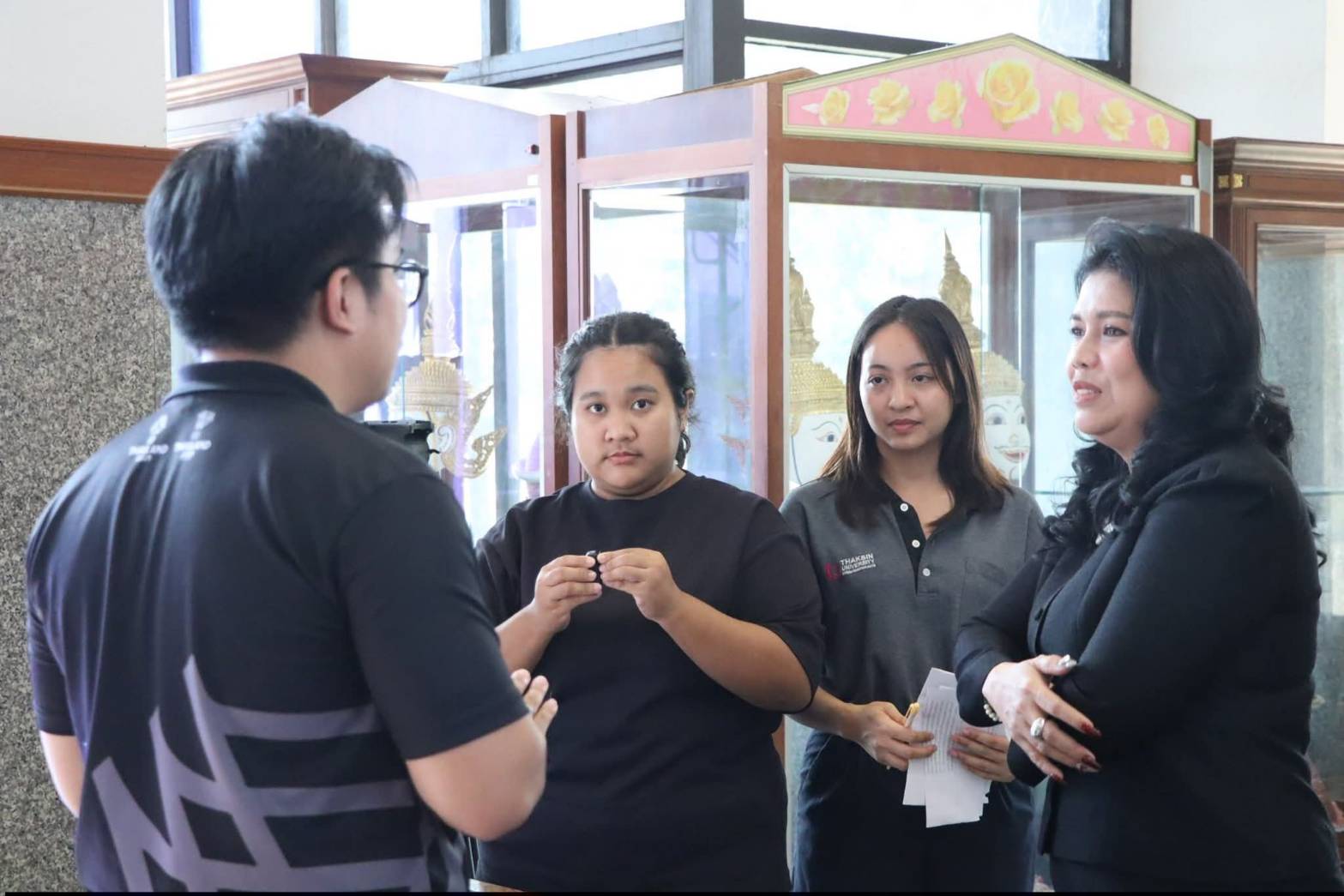 title - ผอ.ศพส. บันทึกเทปให้สัมภาษณ์ พระราชกรณียกิจอันทรงคุณูปการของสมเด็จพระนางเจ้าสิริกิติ์ พระบรมราชินีนาถ พระบรมราชชนนีพันปีหลวง ณ ศูนย์ส่งเสริมและพัฒนาอาชีพเสริมนอกภาคการเกษตร (ศูนย์ศิลปาชีพบางไทรฯ (เดิม))